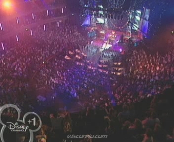 medley-somegirls-mmm-disneychannelkidsawards-09-04-04-001.jpg