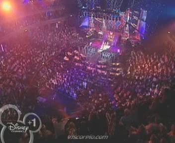 medley-somegirls-mmm-disneychannelkidsawards-09-04-04-014.jpg