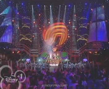 medley-somegirls-mmm-disneychannelkidsawards-09-04-04-030.jpg