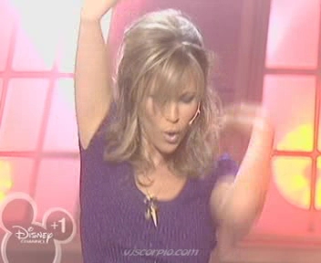 medley-somegirls-mmm-disneychannelkidsawards-09-04-04-034.jpg