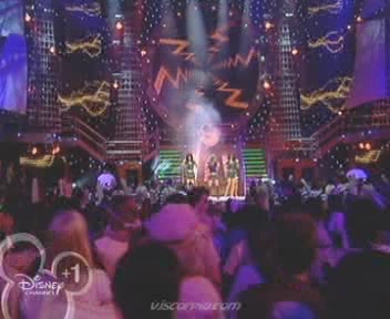 medley-somegirls-mmm-disneychannelkidsawards-09-04-04-041.jpg