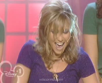 medley-somegirls-mmm-disneychannelkidsawards-09-04-04-050.jpg