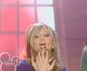 medley-somegirls-mmm-disneychannelkidsawards-09-04-04-052.jpg