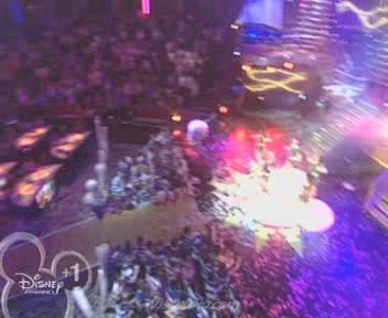 medley-somegirls-mmm-disneychannelkidsawards-09-04-04-053.jpg