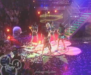 medley-somegirls-mmm-disneychannelkidsawards-09-04-04-054.jpg