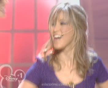 medley-somegirls-mmm-disneychannelkidsawards-09-04-04-056.jpg