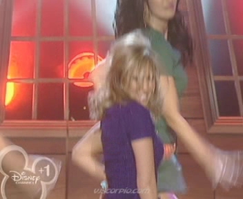 medley-somegirls-mmm-disneychannelkidsawards-09-04-04-065.jpg