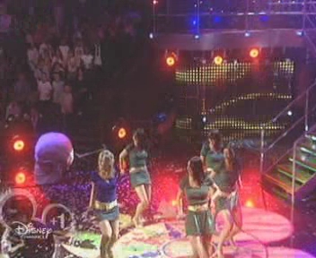 medley-somegirls-mmm-disneychannelkidsawards-09-04-04-071.jpg