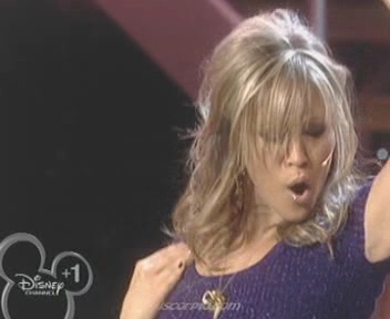 medley-somegirls-mmm-disneychannelkidsawards-09-04-04-080.jpg