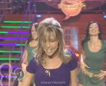 medley-somegirls-mmm-disneychannelkidsawards-09-04-04-087.jpg