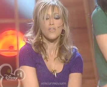 medley-somegirls-mmm-disneychannelkidsawards-09-04-04-088.jpg