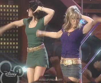 medley-somegirls-mmm-disneychannelkidsawards-09-04-04-095.jpg