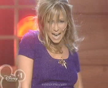 medley-somegirls-mmm-disneychannelkidsawards-09-04-04-099.jpg