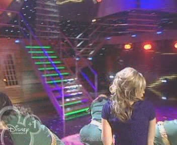 medley-somegirls-mmm-disneychannelkidsawards-09-04-04-108.jpg