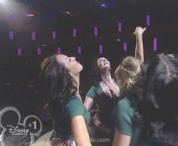 medley-somegirls-mmm-disneychannelkidsawards-09-04-04-132.jpg