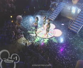 medley-somegirls-mmm-disneychannelkidsawards-09-04-04-147.jpg