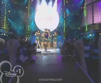 medley-somegirls-mmm-disneychannelkidsawards-09-04-04-174.jpg