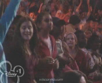 medley-somegirls-mmm-disneychannelkidsawards-09-04-04-175.jpg