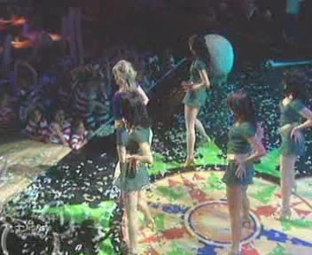 medley-somegirls-mmm-disneychannelkidsawards-09-04-04-180.jpg