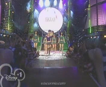 medley-somegirls-mmm-disneychannelkidsawards-09-04-04-191.jpg