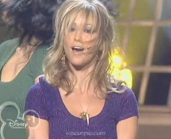 medley-somegirls-mmm-disneychannelkidsawards-09-04-04-193.jpg