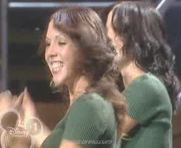 medley-somegirls-mmm-disneychannelkidsawards-09-04-04-205.jpg