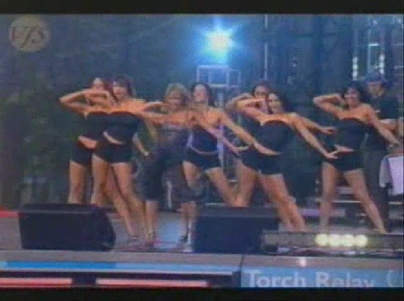 somegirls-olympictorchconcert-019.jpg